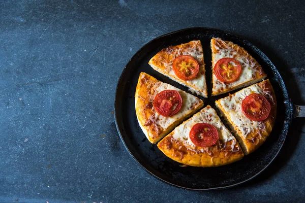 Slices Pizza Pan Use Very Selective Focus — Stock Photo, Image