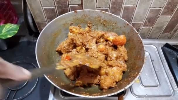 Zubereitung Von Hammelfleisch Kascha Hammelfleisch Curry Oder Würzige Hammelfleisch Soße — Stockvideo