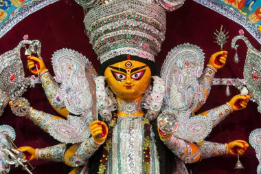 Hindu Tanrıça Durga, gücün, güzelliğin ve yüceliğin sembolü.