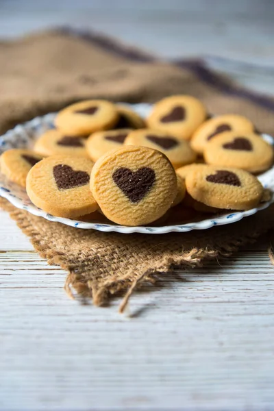 Gros Plan Des Biscuits Chocolat Dans Une Assiette Blanche Avec — Photo