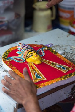 Durga idolü süsleniyor