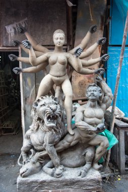 Tanrıça Durga 'nın eksik putu.