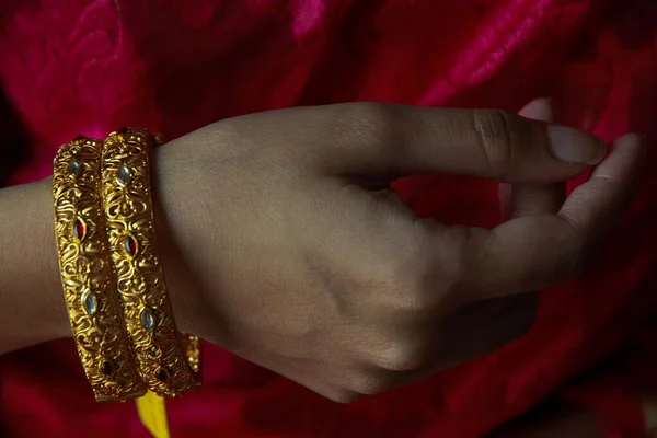 Beaux Dessins Bijoux Ethniques Indiens Avec Modèle — Photo
