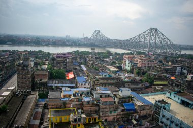 Hooghly nehri ve Howrah köprüsü olan Kolkata şehrinin kuş bakışı manzarası