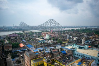 Hooghly nehri ve Howrah köprüsü olan Kolkata şehrinin kuş bakışı manzarası