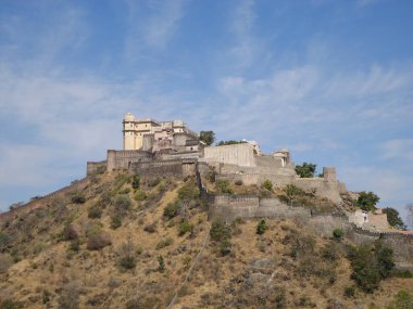 Kumbhalgarh, Hindistan 'ın batı kesimindeki Rajsamand bölgesinde Aravalli Tepeleri' nin batısında bulunan bir Mewar kalesidir.