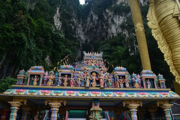 マレーシアのセランゴール州ゴムバックにあるバトゥ マライ ムルガン寺院はインド国外で最も人気のあるヒンズー教の神社の1つで ムルガン卿に捧げられています — ストック写真