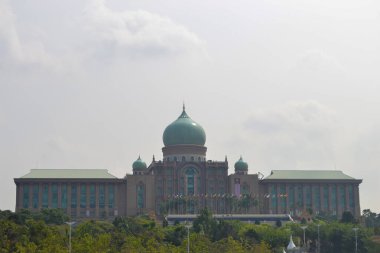 Perdana Putra, Malezya 'nın Putrajaya şehrinde Malezya başbakanının ofis kompleksine ev sahipliği yapan bir binadır.