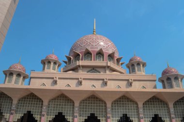 Putra Camii, Malezya 'nın Putrajaya Wilaya kentinin başlıca camisidir.