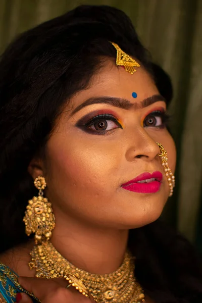Una Chica India Con Maquillaje Fiesta Recepción —  Fotos de Stock