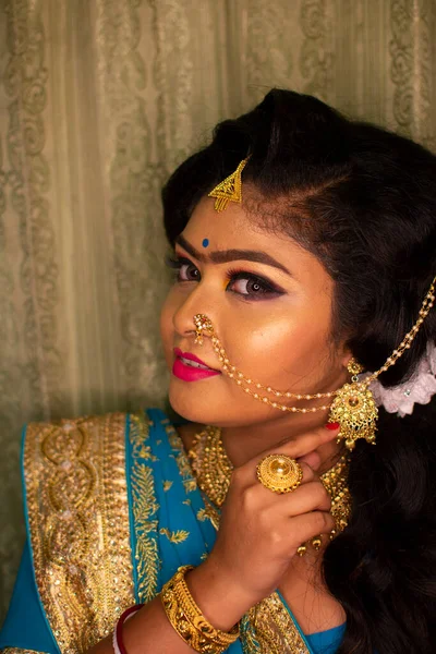 Egy Indiai Lány Recepción Party Smink — Stock Fotó