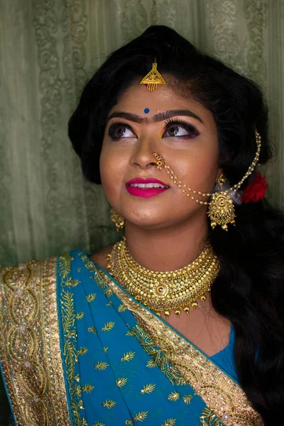 Uma Menina Indiana Festa Recepção Maquiagem — Fotografia de Stock