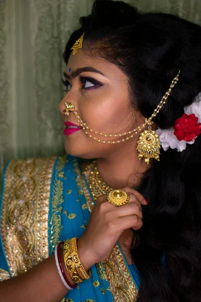 Une Fille Indienne Dans Maquillage Fête Réception — Photo