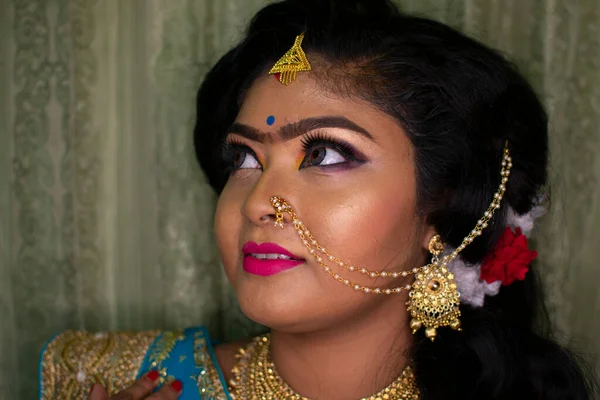 Une Fille Indienne Dans Maquillage Fête Réception — Photo