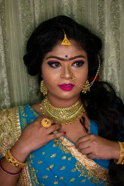 Une Fille Indienne Dans Maquillage Fête Réception — Photo