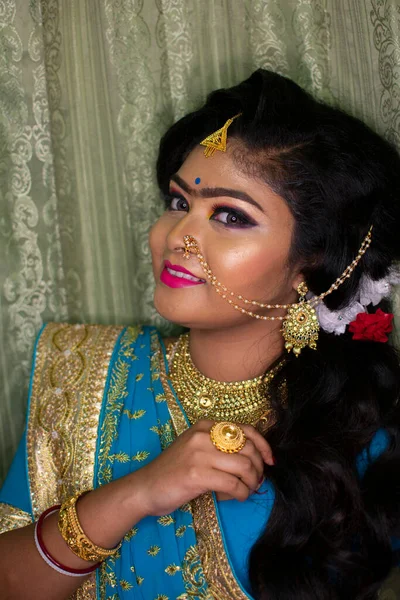 Une Fille Indienne Dans Maquillage Fête Réception — Photo