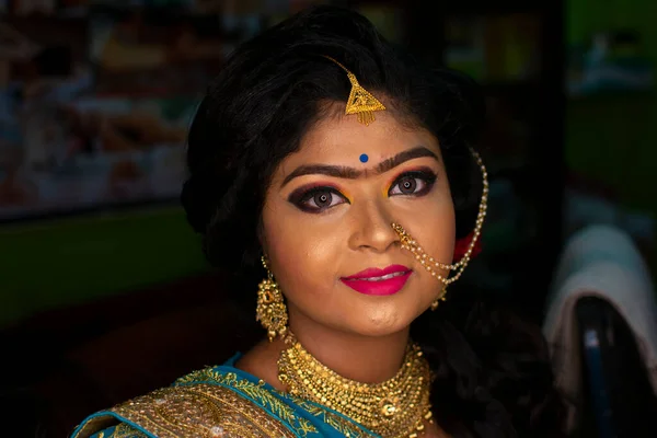 Indiai Tinédzser Lány Boldog Indiai Etnikai Viselet Díszek Egy Házassági — Stock Fotó