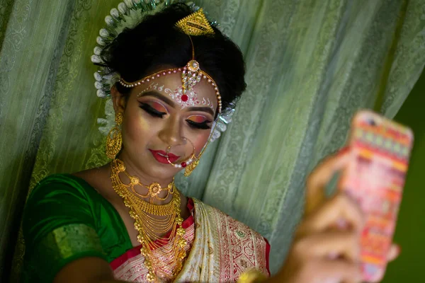 Una Donna Indiana Con Trucco Sposa — Foto Stock