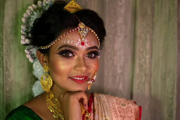 Индианка Макияжем Невесты — стоковое фото