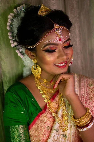 Una Donna Indiana Con Trucco Sposa — Foto Stock