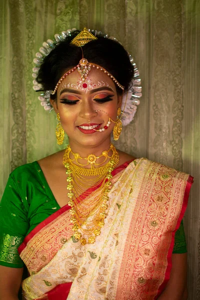 Індійська Жінка Весільним Макіяжем — стокове фото