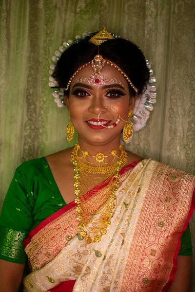 Індійська Жінка Весільним Макіяжем — стокове фото