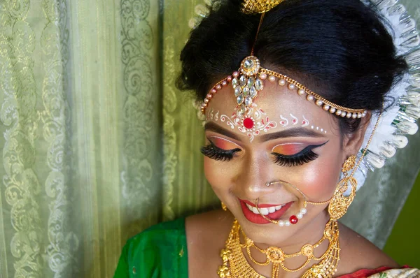 Una Donna Indiana Con Trucco Sposa — Foto Stock