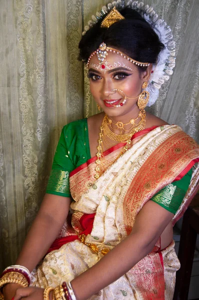 Una Donna Indiana Con Trucco Sposa — Foto Stock