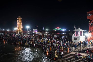 Ghat Haridwar 'ın gece manzarası