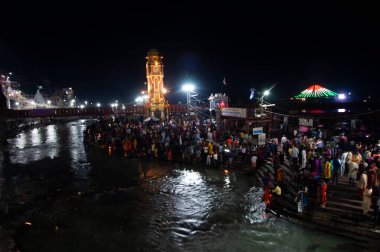 Ghat Haridwar 'ın gece manzarası