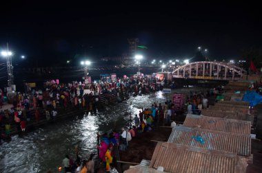 Ghat Haridwar 'ın gece manzarası
