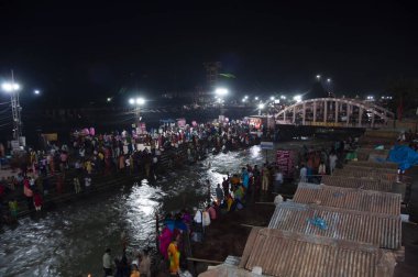 Ghat Haridwar 'ın gece manzarası