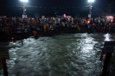 Ghat Haridwar 'ın gece manzarası