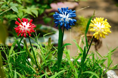 Renkli ev yapımı origami kağıt çiçek, DIY çiçek kağıdı el işi, çiçek kağıdı tarzı, DIY ev dekorasyonu.