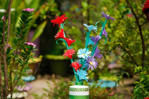 Renkli ev yapımı origami kağıt çiçek, DIY çiçek kağıdı el işi, çiçek kağıdı tarzı, DIY ev dekorasyonu.