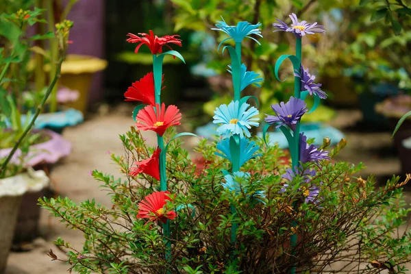 Renkli ev yapımı origami kağıt çiçek, DIY çiçek kağıdı el işi, çiçek kağıdı tarzı, DIY ev dekorasyonu.