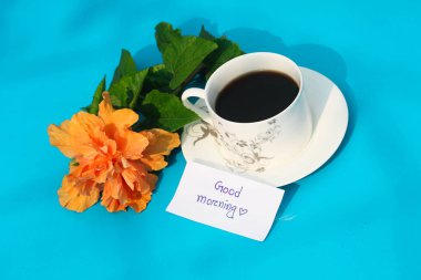 Bir fincan çay ve mesaj. Günaydın..