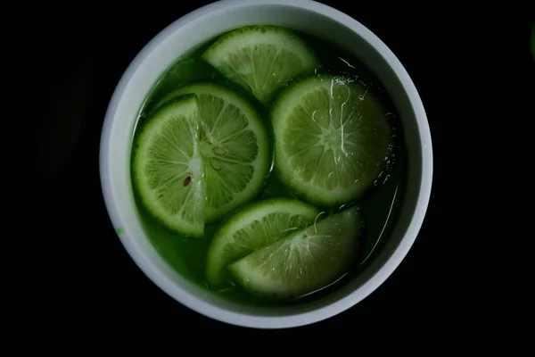 Juicy Lemon Lemon Slices Green Leaves Black Background — Stock Photo, Image