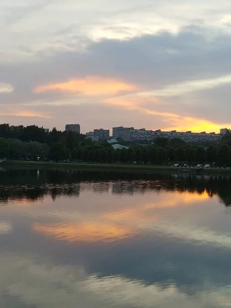 初夏的淡水湖落日 — 图库照片