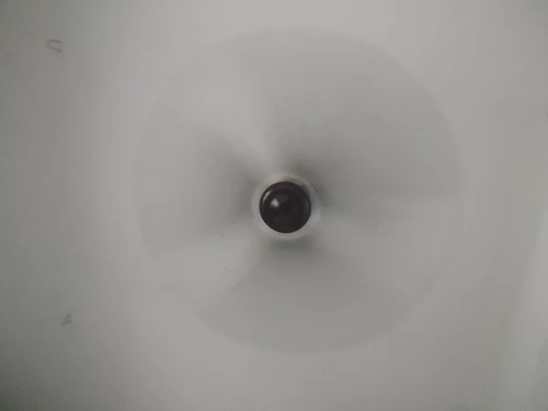 Ventilatore Molto Vecchio Che Muove Con Incredibile Velocità — Foto Stock