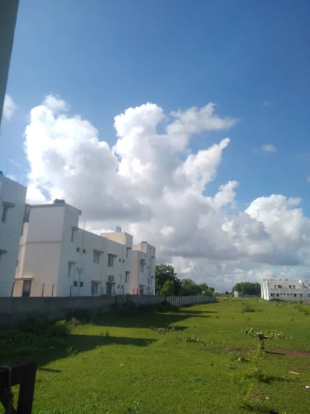 インドの朝の時間に流れる大雨と風 — ストック写真