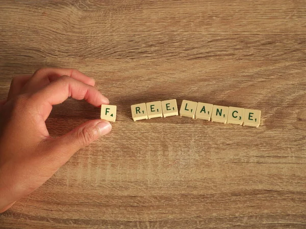 El, Kelime Harfleri ile FREELANSA yerleştiriyor
