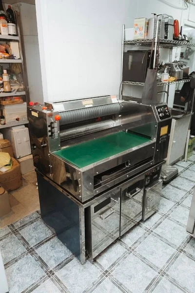 Makarna ve pizza yapmak için bir çeşit teknik cihaz ve makine.