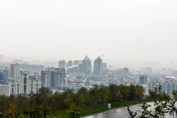 Almaty Point Vue Ville Dans Brume Avec Des Arbres Urbain — Photo