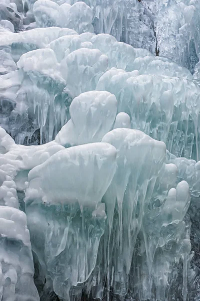 Vista Perto Uma Cachoeira Congelada Rio Gelo Fresco Nas Montanhas — Fotografia de Stock