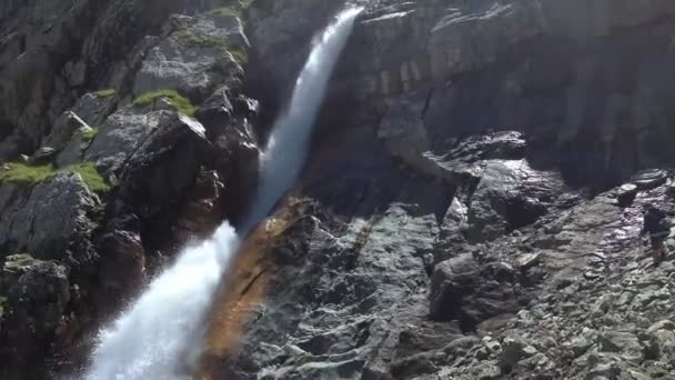 Красивий Водоспад Shaar Киргизстані Найвищий Водоспад Центральній Азії — стокове відео