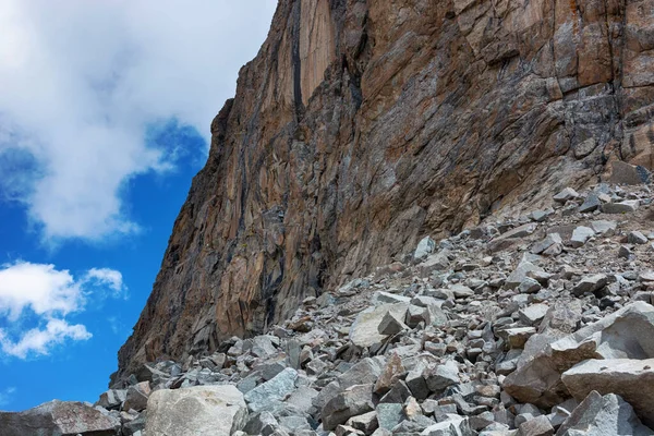 Гірський Краєвид Киргизстані Камені Хмари Гірській Долині Гірська Панорама Гори — стокове фото
