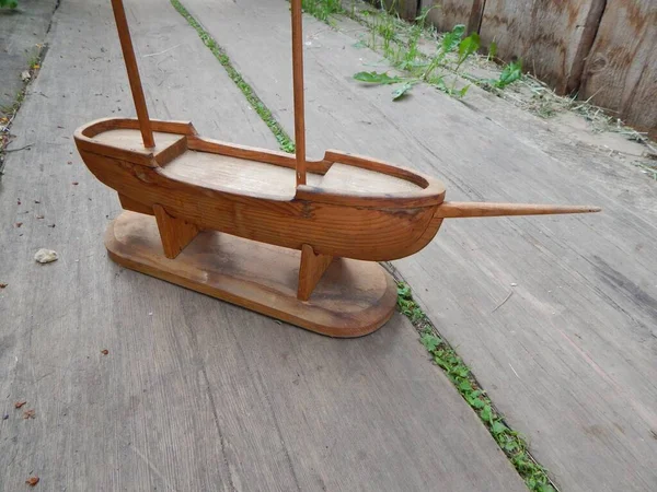 Direkli ahşap tekne modeli