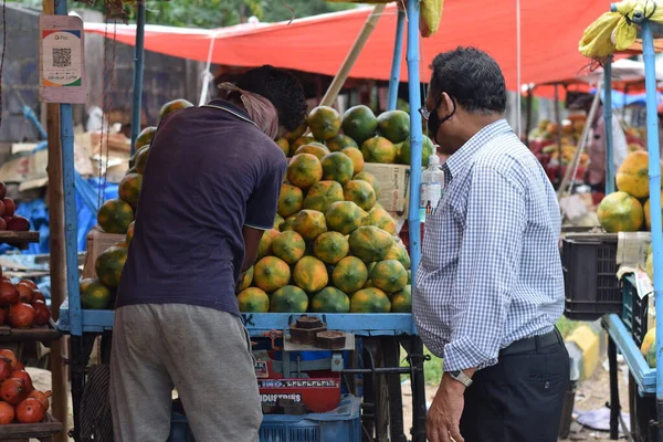 Hyderabad Telangana Hindistan Temmuz 2020 Meyveler Yol Kenarında Meyve Tüccarı — Stok fotoğraf