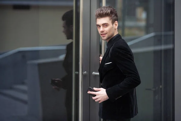 Güzel bir işadamı girme office